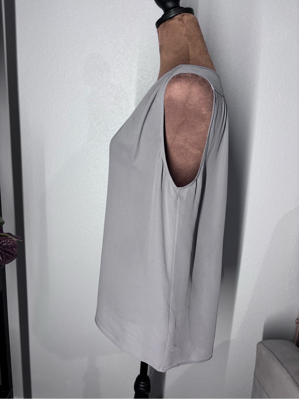 Vince Light Gray V-Neck Sleeveless Silk Camisole Top - Picture 3 of 6